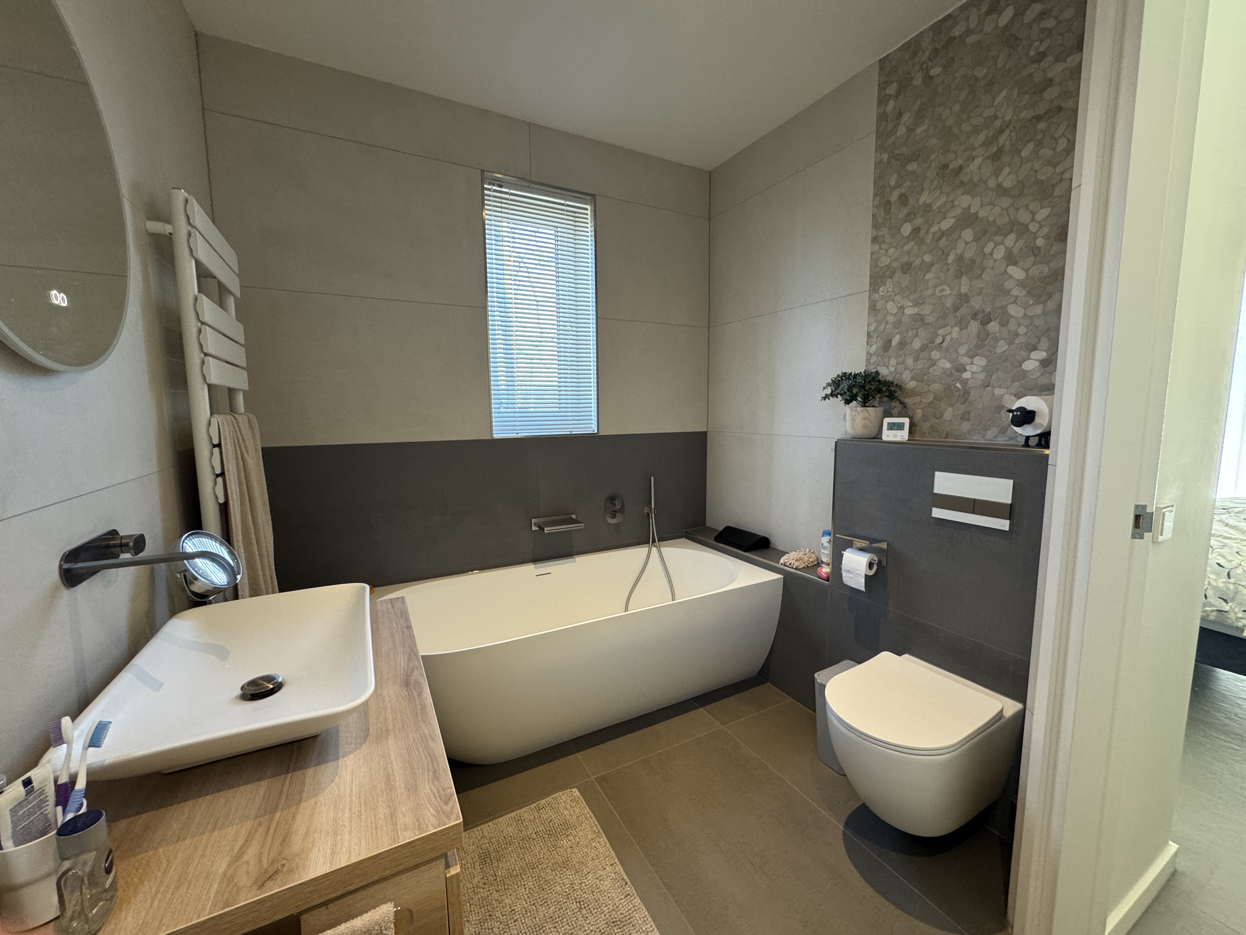 thumbnail content 1 IMG_4397